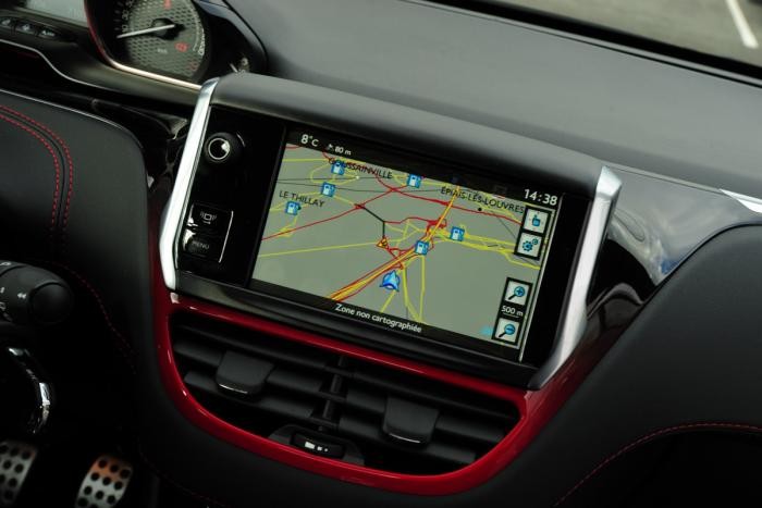 Ecran tactile multimédia SMEG Peugeot 208 GTi - 1.6 THP 200 - 1-011