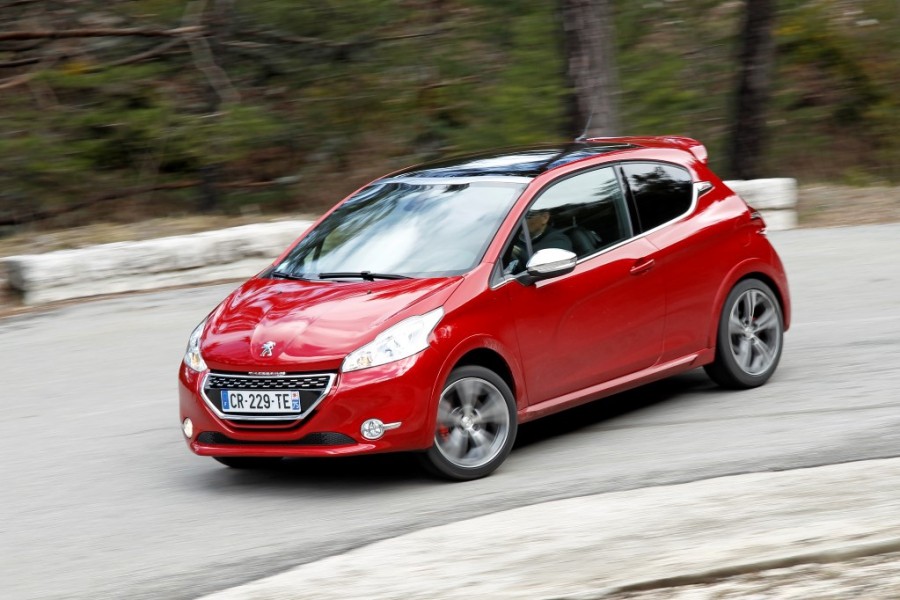 Essai Peugeot 208 GTi 1.6 THP 200 Rouge Rubi (2013) - 1-001