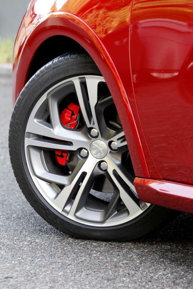 Jante alu Peugeot 208 GTi 1.6 THP 200 Rouge Rubi (2013) - 1-002
