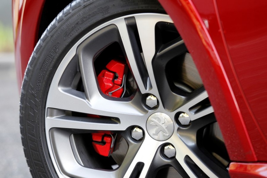 Jante alliage Peugeot 208 GTi 1.6 THP 200 Rouge Rubi (2013) - 1-003