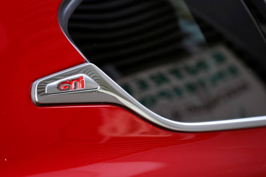 Sigle GTi custode Peugeot 208 GTi 1.6 THP 200 Rouge Rubi (2013) - 1-008