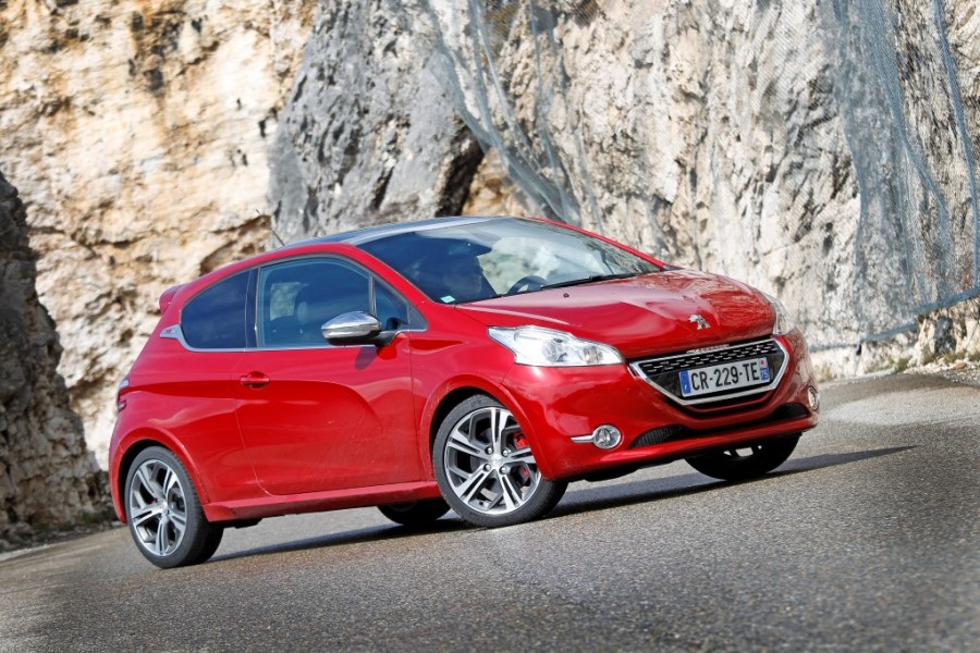 Essai Peugeot 208 GTi 1.6 THP 200 Rouge Rubi (2013) - 1-013