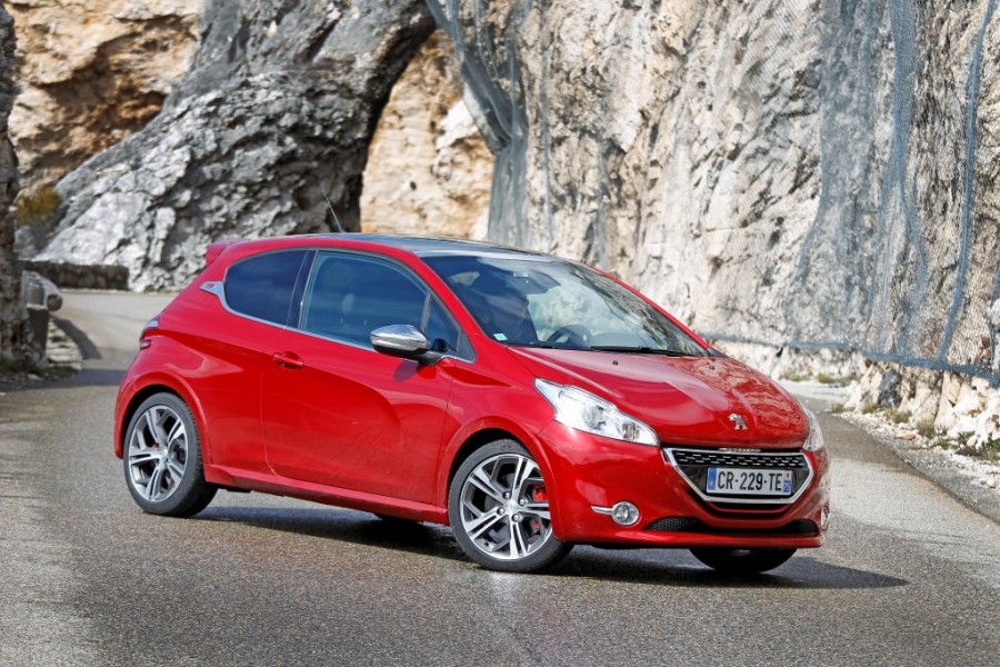 Essai Peugeot 208 GTi 1.6 THP 200 Rouge Rubi (2013) - 1-014