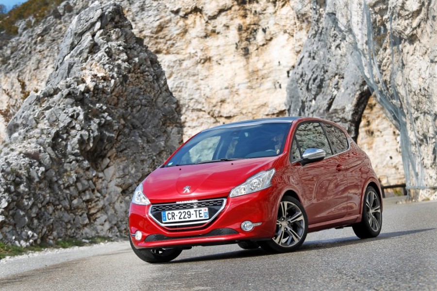 Essai Peugeot 208 GTi 1.6 THP 200 Rouge Rubi (2013) - 1-015