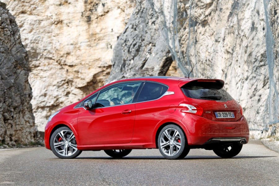 Essai Peugeot 208 GTi 1.6 THP 200 Rouge Rubi (2013) - 1-016