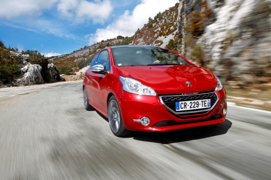 Essai Peugeot 208 GTi 1.6 THP 200 Rouge Rubi (2013) - 1-019