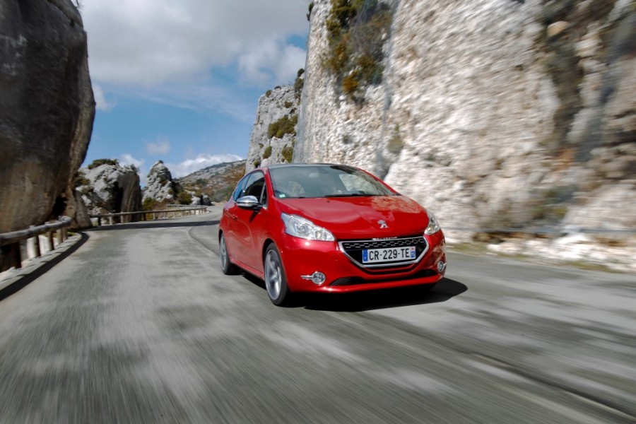 Essai Peugeot 208 GTi 1.6 THP 200 Rouge Rubi (2013) - 1-021