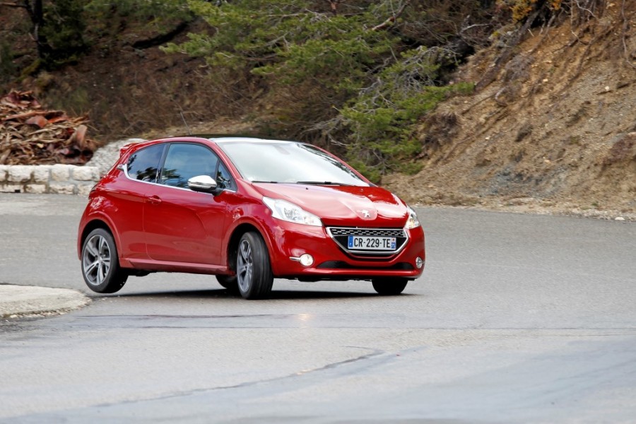 Essai Peugeot 208 GTi 1.6 THP 200 Rouge Rubi (2013) - 1-022