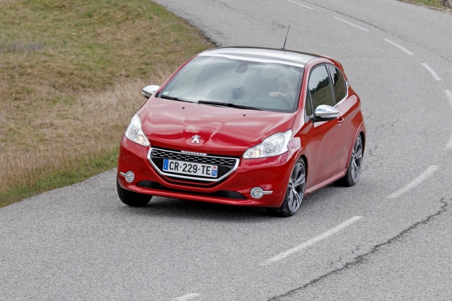 Essai Peugeot 208 GTi 1.6 THP 200 Rouge Rubi (2013) - 1-024