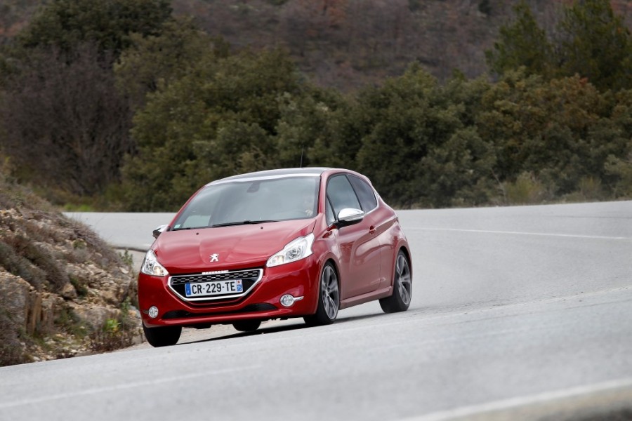 Essai Peugeot 208 GTi 1.6 THP 200 Rouge Rubi (2013) - 1-028