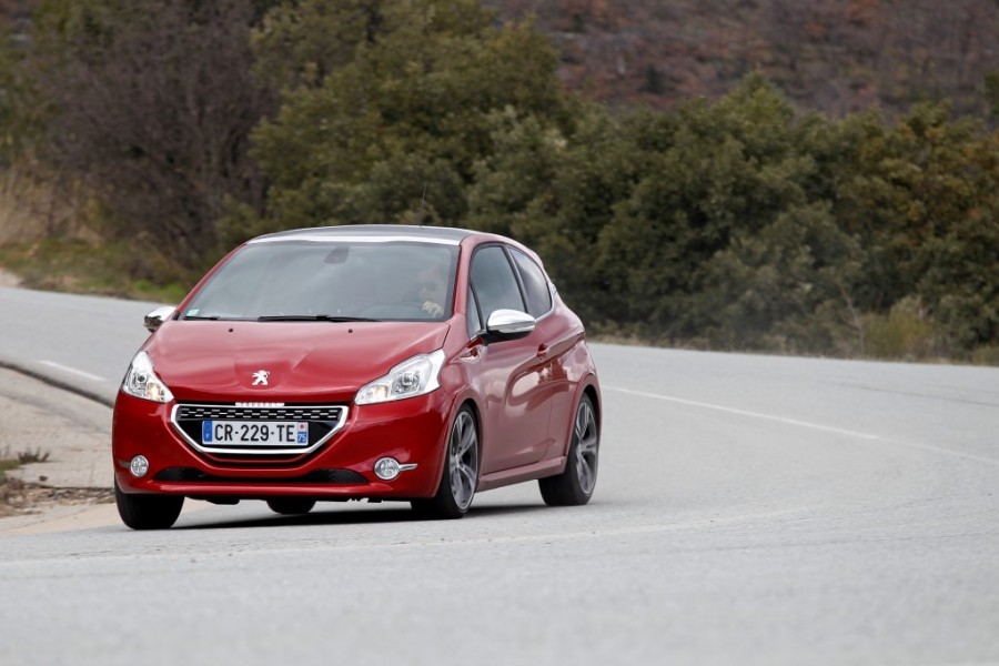 Essai Peugeot 208 GTi 1.6 THP 200 Rouge Rubi (2013) - 1-029