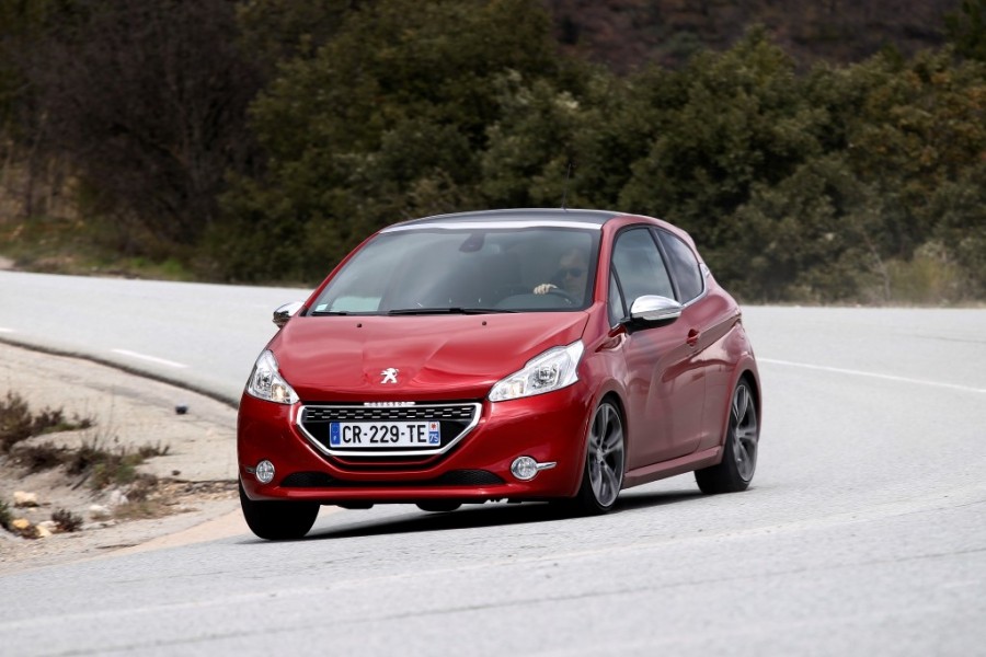 Essai Peugeot 208 GTi 1.6 THP 200 Rouge Rubi (2013) - 1-031