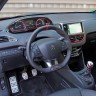 Poste de conduite Peugeot 208 GTi 1.6 THP 200 Rouge Rubi (2013) - 1-034