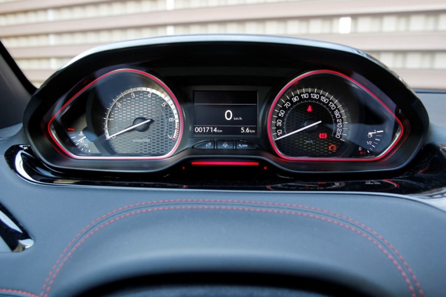 Compteurs Peugeot 208 GTi 1.6 THP 200 Rouge Rubi (2013) - 1-035