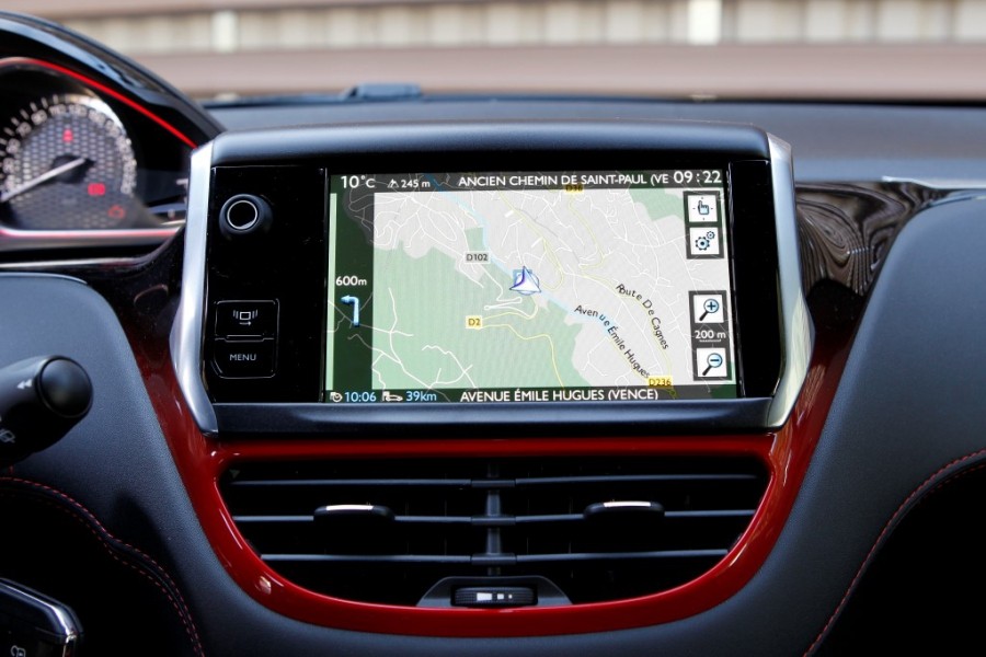 GPS Peugeot 208 GTi 1.6 THP 200 Rouge Rubi (2013) - 1-037