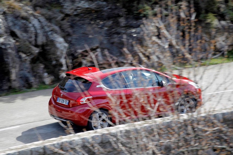 Essai Peugeot 208 GTi 1.6 THP 200 Rouge Rubi (2013) - 1-049