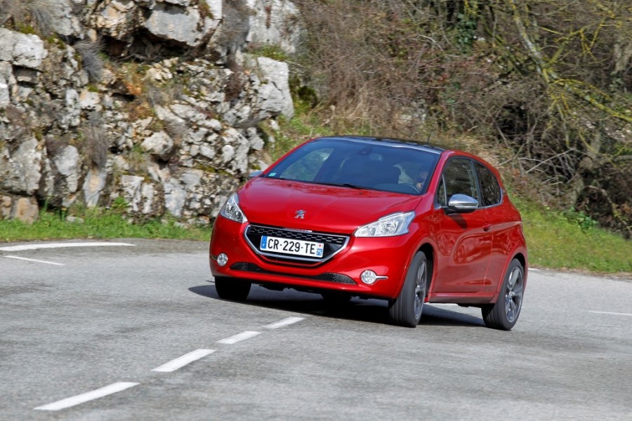 Essai Peugeot 208 GTi 1.6 THP 200 Rouge Rubi (2013) - 1-050