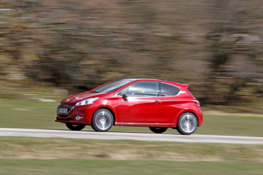 Essai Peugeot 208 GTi 1.6 THP 200 Rouge Rubi (2013) - 1-052