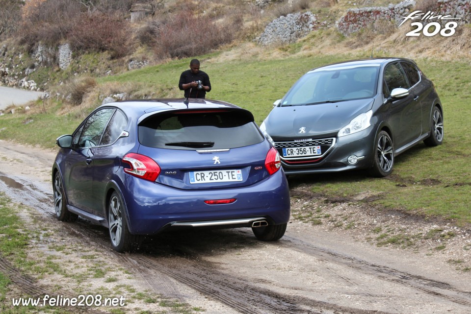 Peugeot 208 GTi Bleu Virtuel et Gris Shark - Essais Peugeot 208 GTi - Mars 2013 - 1-013