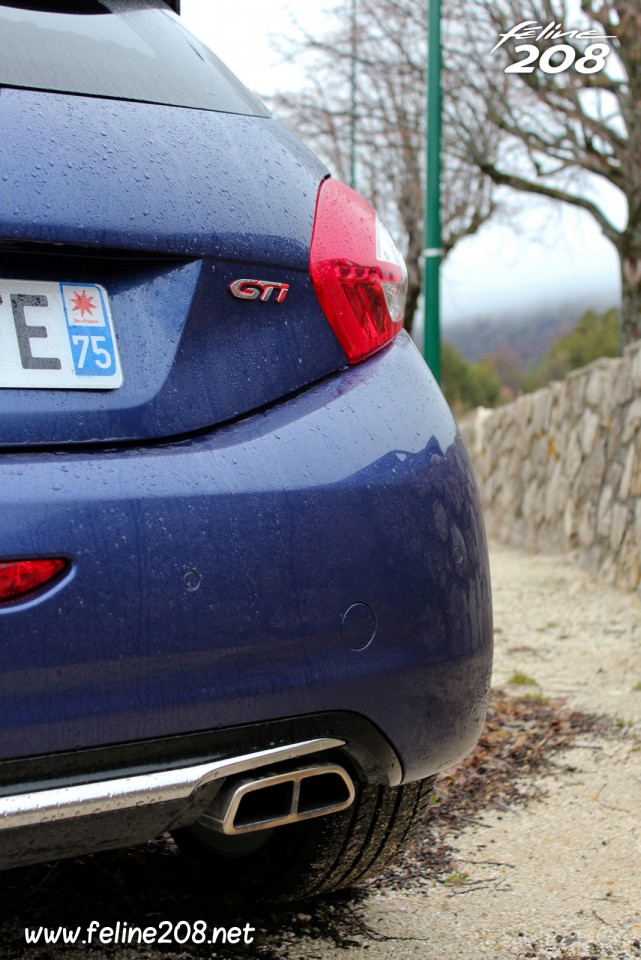 Sortie d'échappement Peugeot 208 GTi Bleu Virtuel - Essais Peugeot 208 GTi - Mars 2013 - 1-028