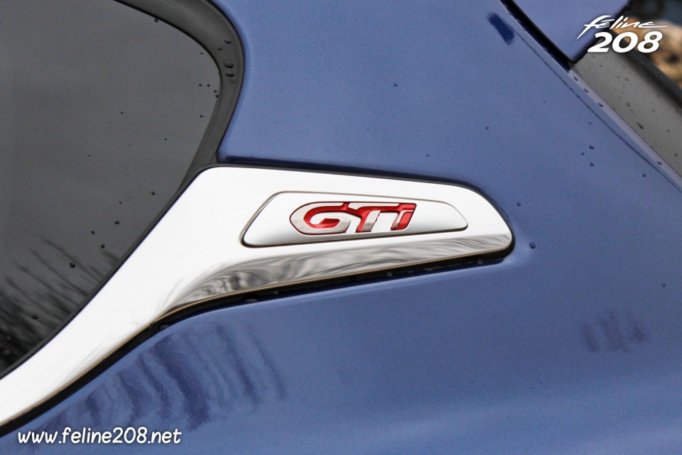 Sigle GTi custode Peugeot 208 GTi Bleu Virtuel - Essais Peugeot 208 GTi - Mars 2013 - 1-030