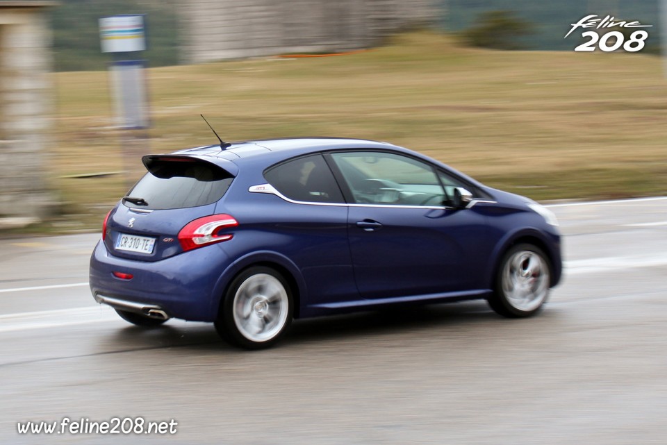 Peugeot 208 GTi Bleu Virtuel - Essais Peugeot 208 GTi - Mars 2013 - 1-031