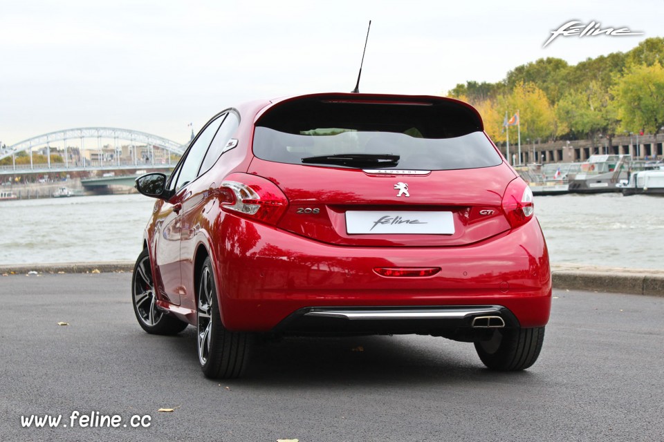 Photo essai Peugeot 208 GTi Rouge Rubi 1.6 THP 200 ch