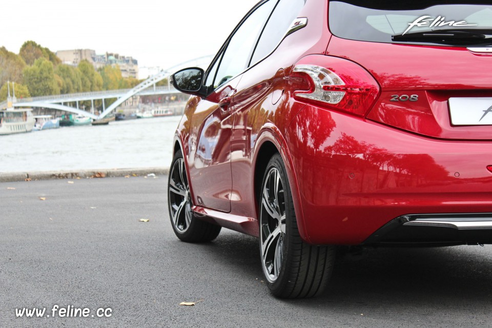 Photo essai Peugeot 208 GTi Rouge Rubi 1.6 THP 200 ch