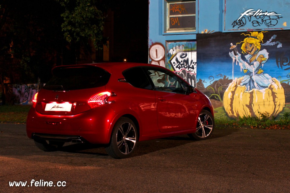 Photo essai Peugeot 208 GTi Rouge Rubi 1.6 THP 200 ch
