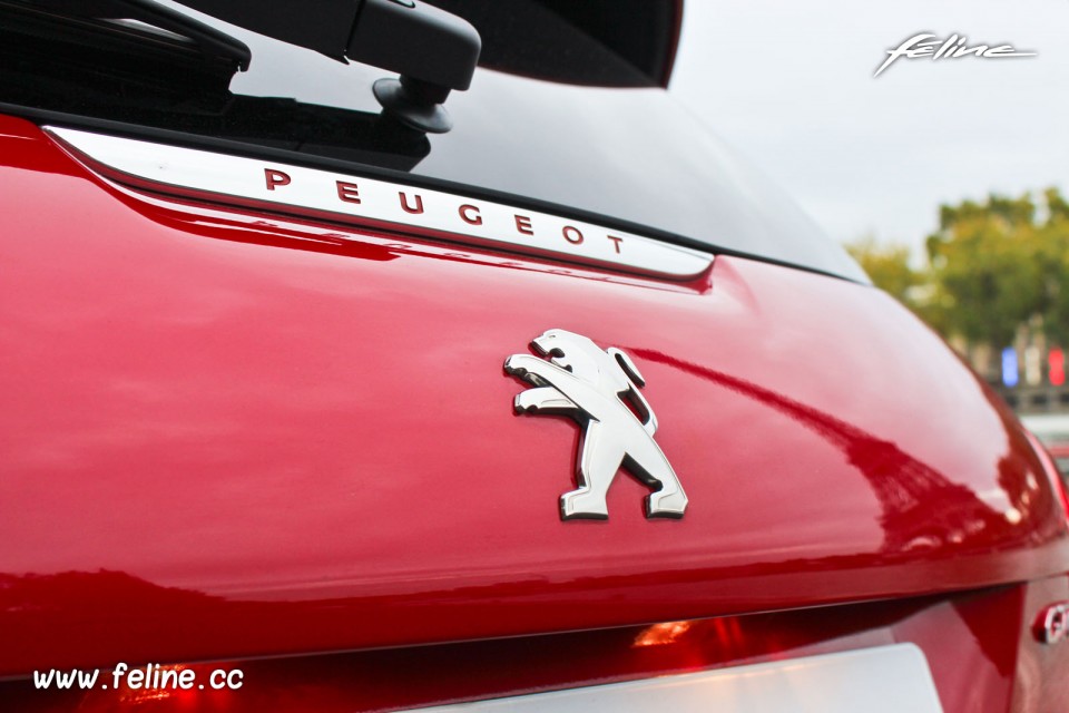 Photo sigle Lion Peugeot 208 GTi Rouge Rubi 1.6 THP 200 ch