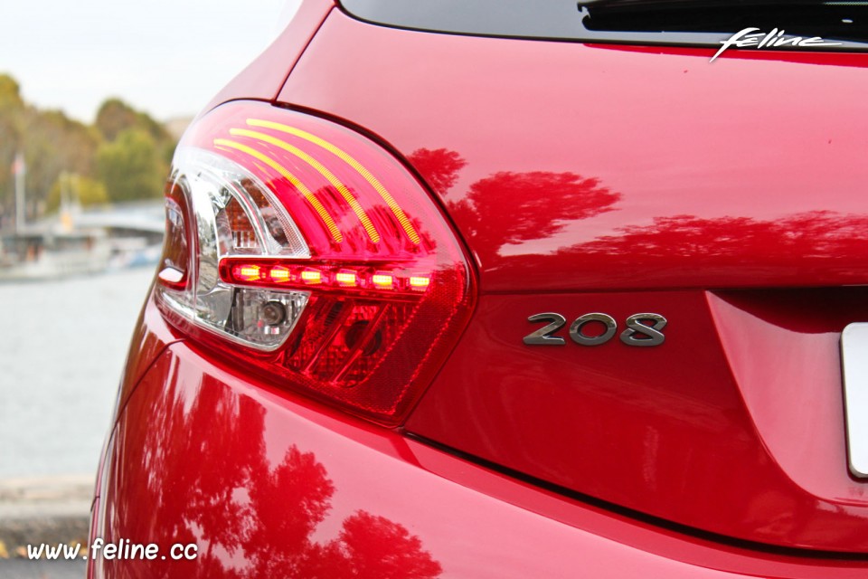 Photo feu arrière LED Peugeot 208 GTi Rouge Rubi 1.6 THP 200 ch
