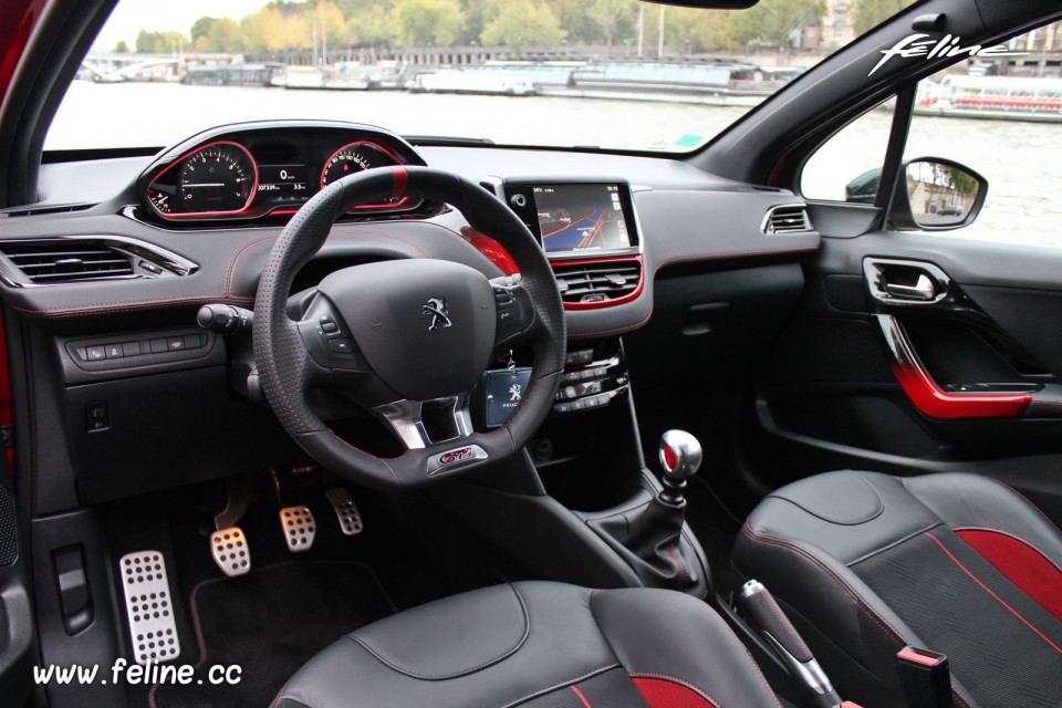 Photo intérieur Peugeot 208 GTi 1.6 THP 200 ch