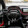 Photo poste de conduite i-Cockpit Peugeot 208 GTi 1.6 THP 200 ch