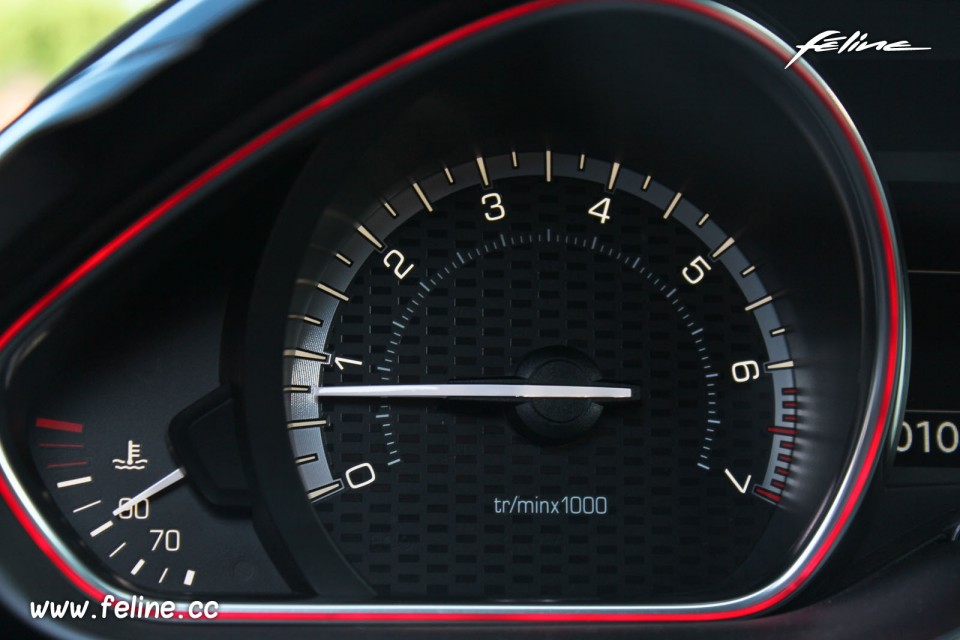 Photo compte tours Peugeot 208 GTi 1.6 THP 200 ch