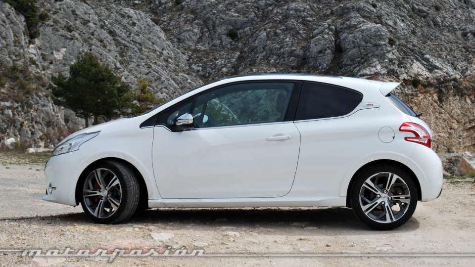Profil Peugeot 208 GTi 1.6 THP 200 Blanc Banquise (2013) - 1-003