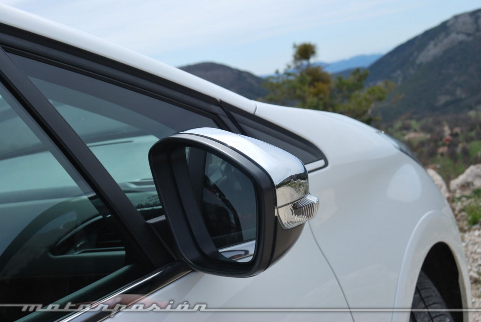 Essai Peugeot 208 GTi 1.6 THP 200 Blanc Banquise (2013) - 1-010