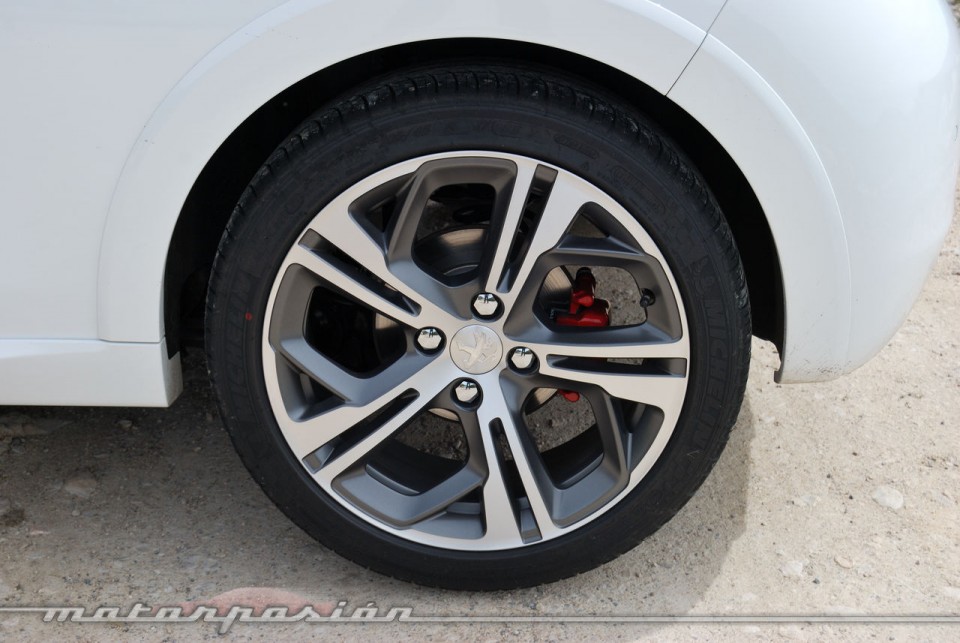 Jante alliage Peugeot 208 GTi 1.6 THP 200 Blanc Banquise (2013) - 1-011