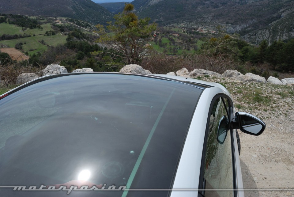 Toit en verre panoramique Peugeot 208 GTi 1.6 THP 200 Blanc Banquise (2013) - 1-012