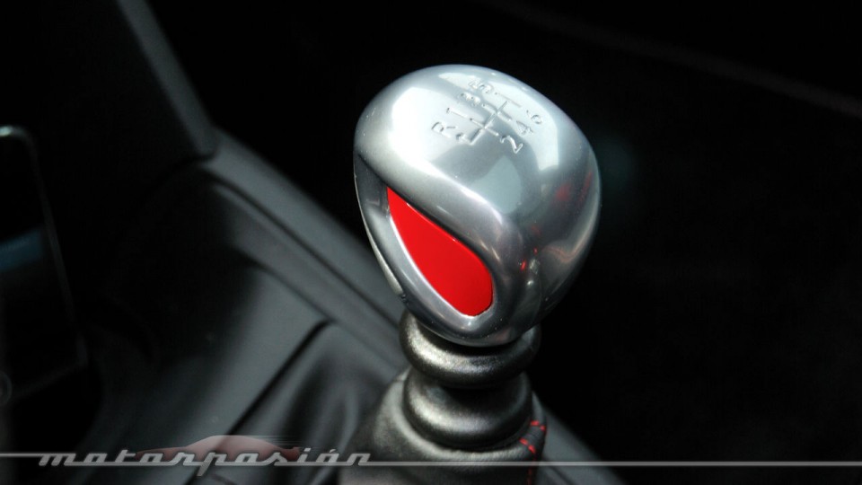 Pommeau alu Peugeot 208 GTi 1.6 THP 200 Blanc Banquise (2013) - 1-031