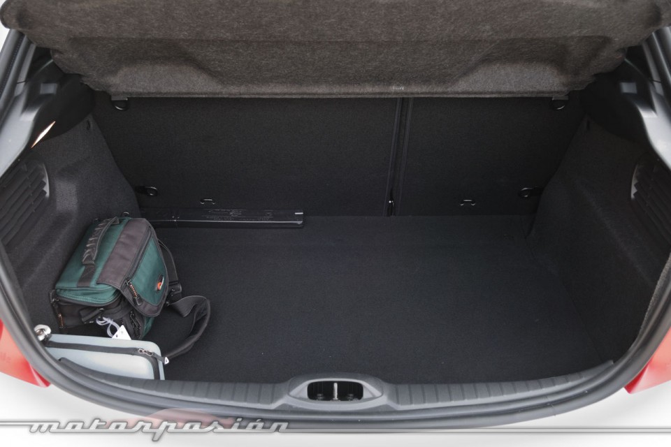 Coffre Peugeot 208 GTi 1.6 THP 200 Blanc Banquise (2013) - 1-042