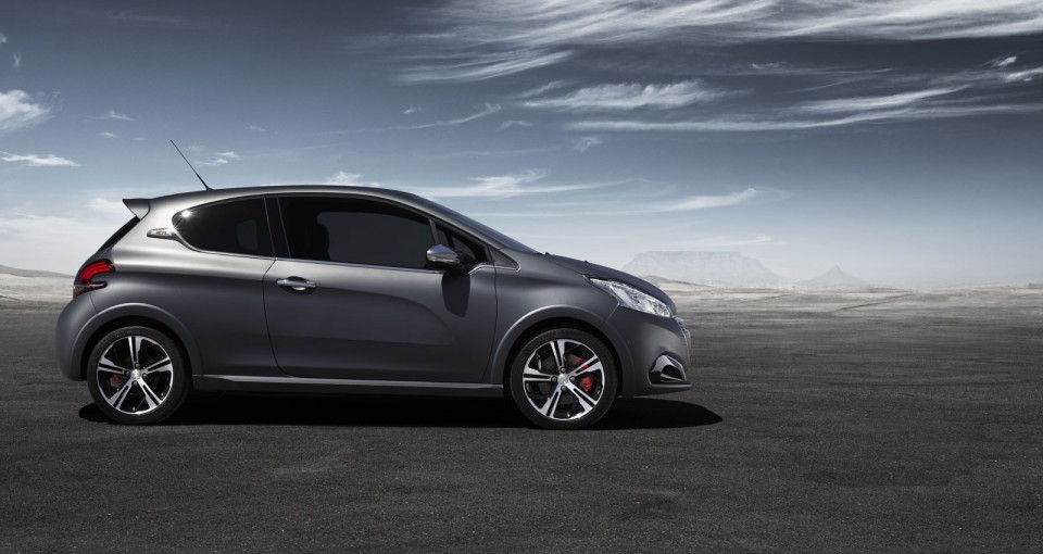 Photo Peugeot 208 GTi restylée Ice Silver (2015)