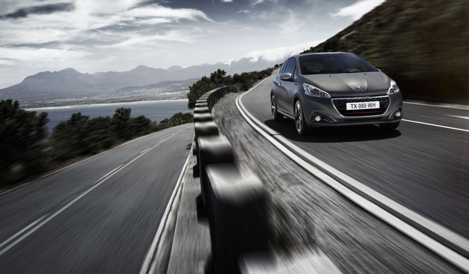 Photo Peugeot 208 GTi restylée Ice Silver (2015)