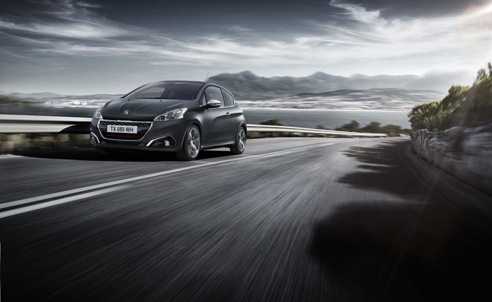 Photo Peugeot 208 GTi restylée Ice Silver (2015)