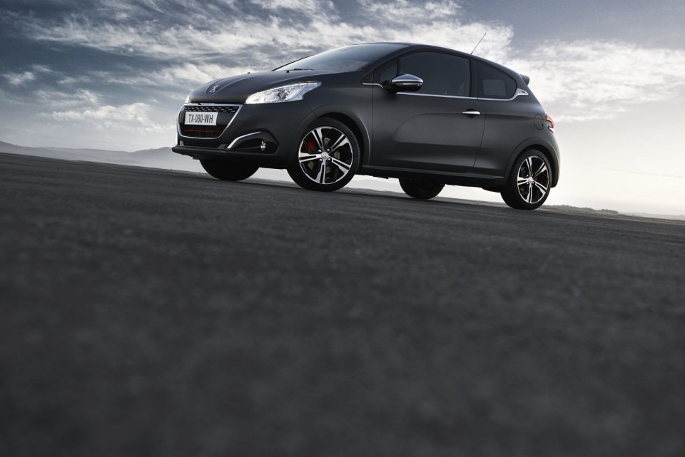 Photo Peugeot 208 GTi restylée Ice Silver (2015)