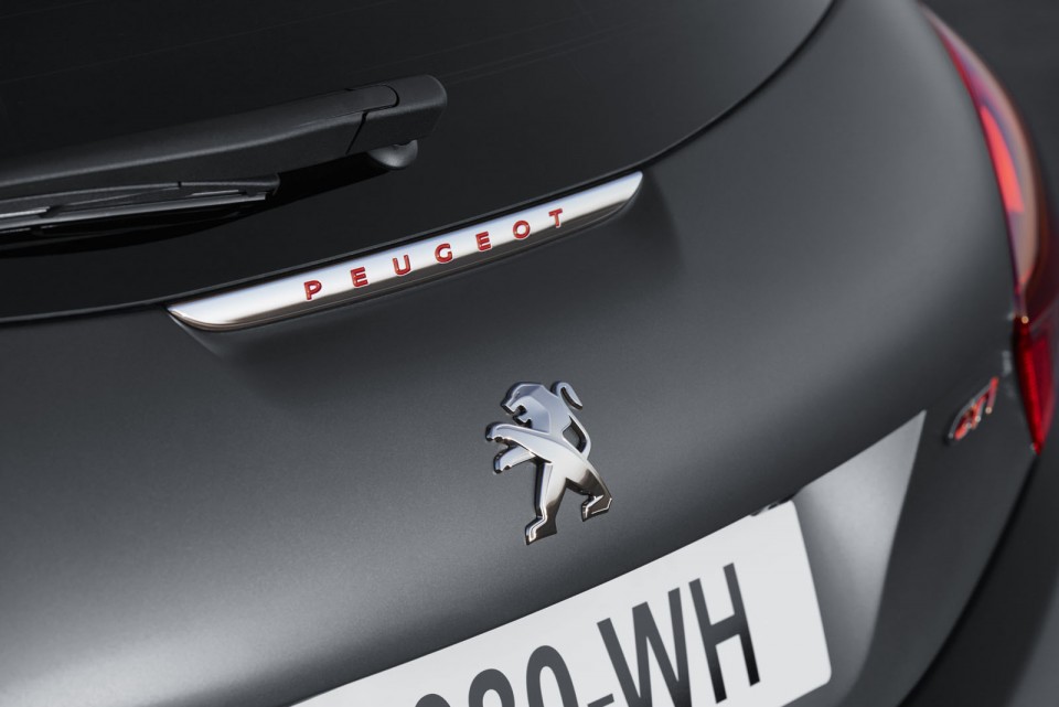 Photo Peugeot 208 GTi restylée Ice Silver (2015)