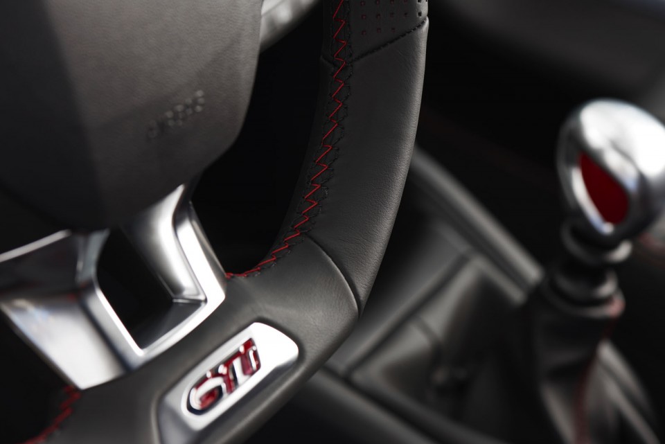 Photo badge GTi volant Peugeot 208 GTi restylée (2015)
