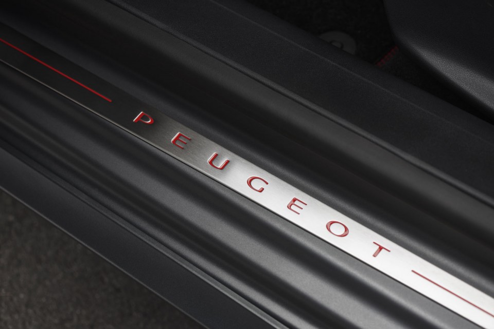 Photo seuil de porte aluminium Peugeot 208 GTi restylée (2015)