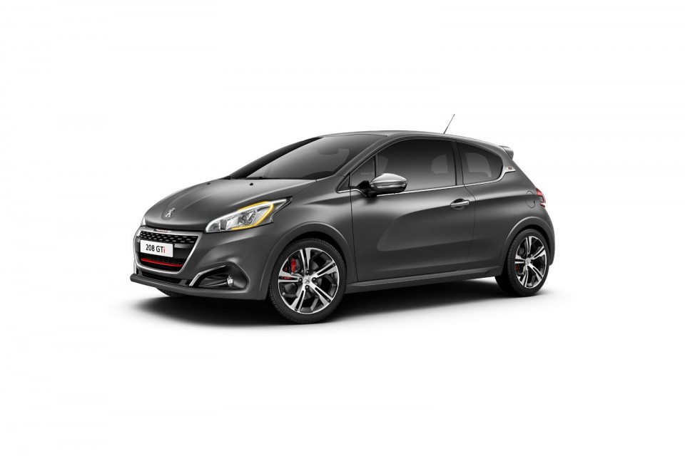 Photo officielle 3/4 avant Peugeot 208 GTi restylée Ice Silver