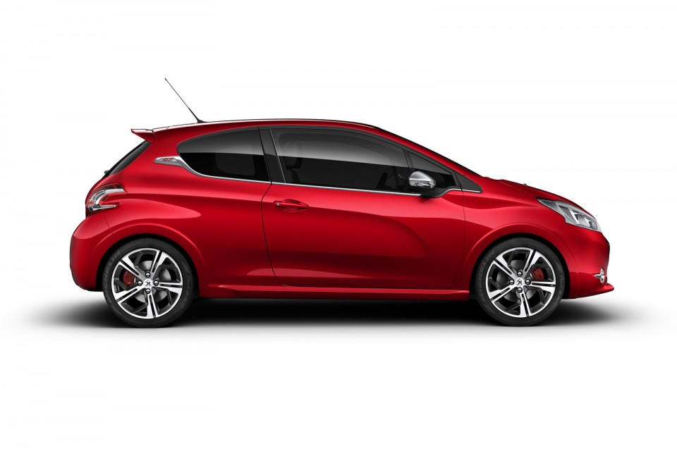 Peugeot 208 GTi Rouge Rubi Profil - Photo officielle - 1-002