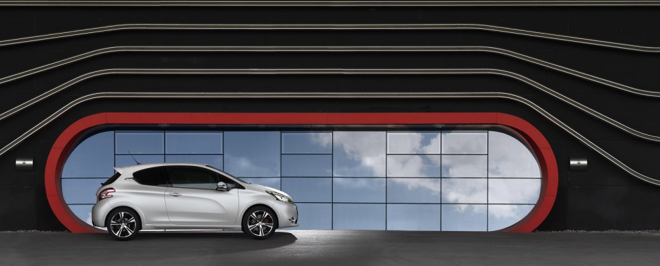 Peugeot 208 GTi Profil Blanche Nacrée - Photo officielle - 1-009